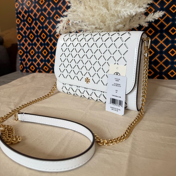 New Tory Burch Emerson Perforated Chain Wallet Crossbody Optic white - Picture 3 of 15